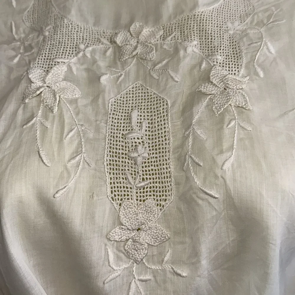 Antique handmade white cotton muslin high neck long‎ sleeve embroidered blouse - Picture 3 of 13